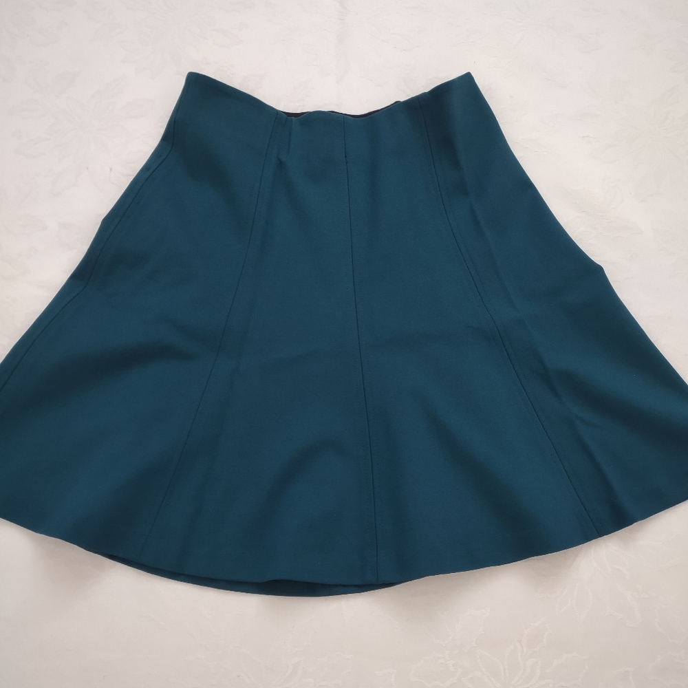 Seamed flippy swing skirt